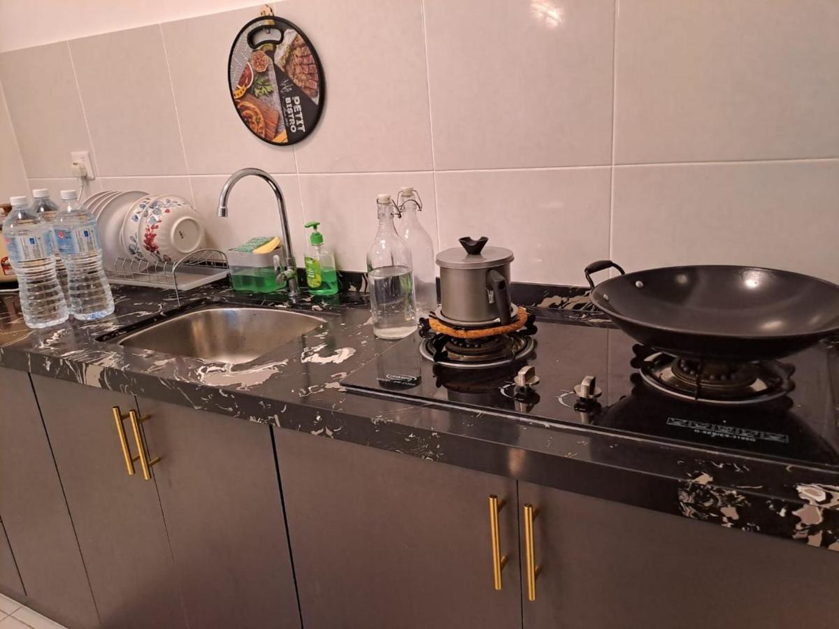 Impiana Homestay Near Putrajaya, Cyberjaya, Musliem Only,Wifi,Netflix Кампунг Денгкил Экстерьер фото