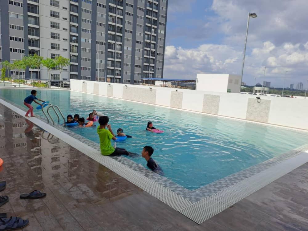 Impiana Homestay Near Putrajaya, Cyberjaya, Musliem Only,Wifi,Netflix Кампунг Денгкил Экстерьер фото