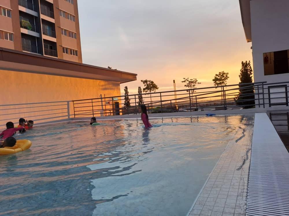 Impiana Homestay Near Putrajaya, Cyberjaya, Musliem Only,Wifi,Netflix Кампунг Денгкил Экстерьер фото